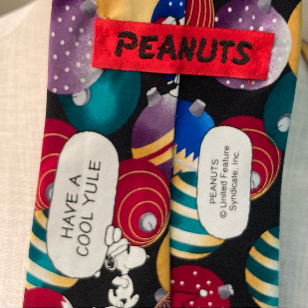 (2) Vintage Snoopy Christmas Ties - Picture 9 of 11